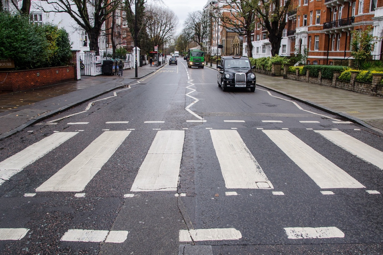 Crowds gather to mark 50th anniversary of the Beatles\' Abbey Road album photo 